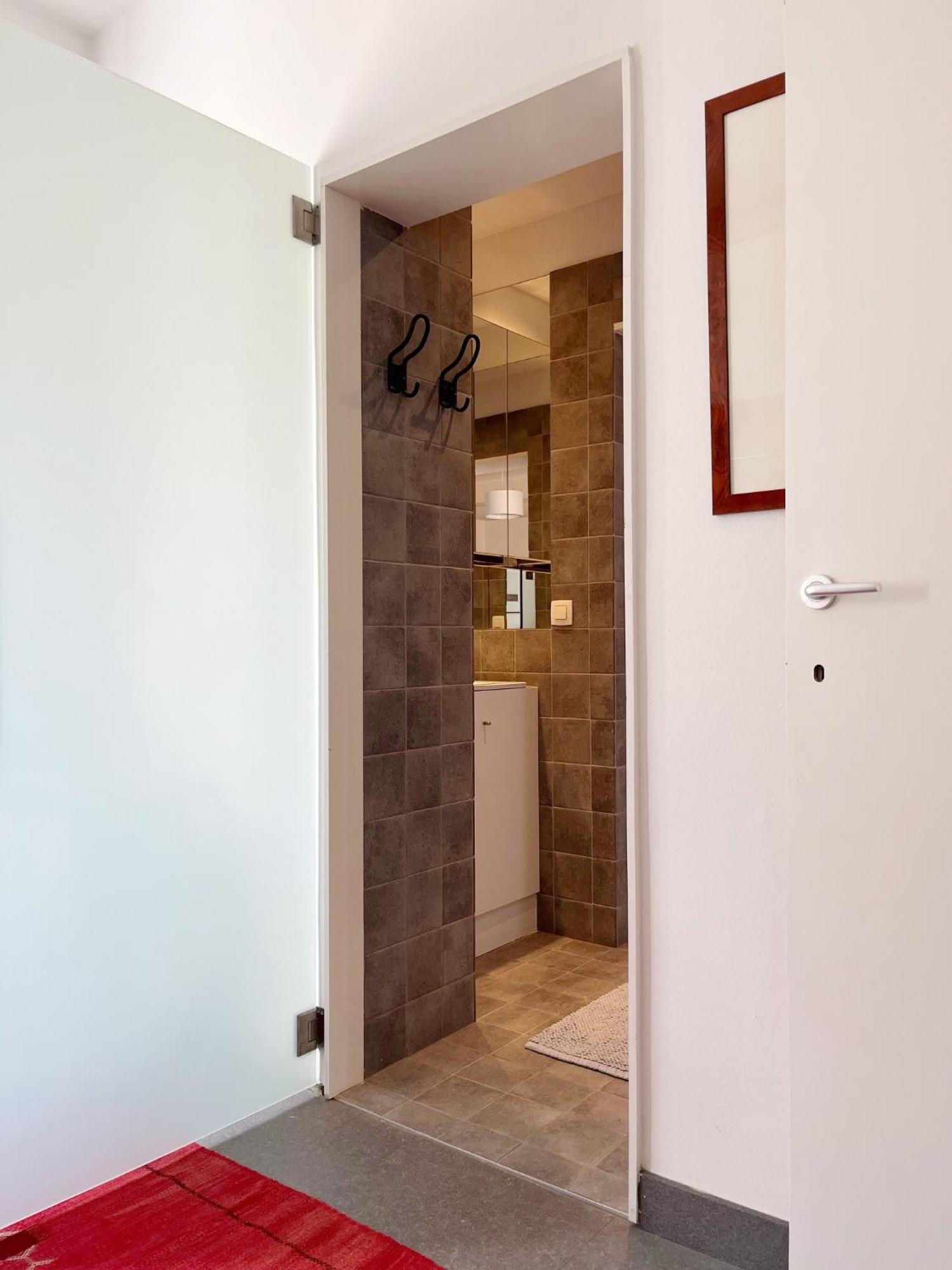 Trendy & Sunny Apartment In Гент Екстериор снимка