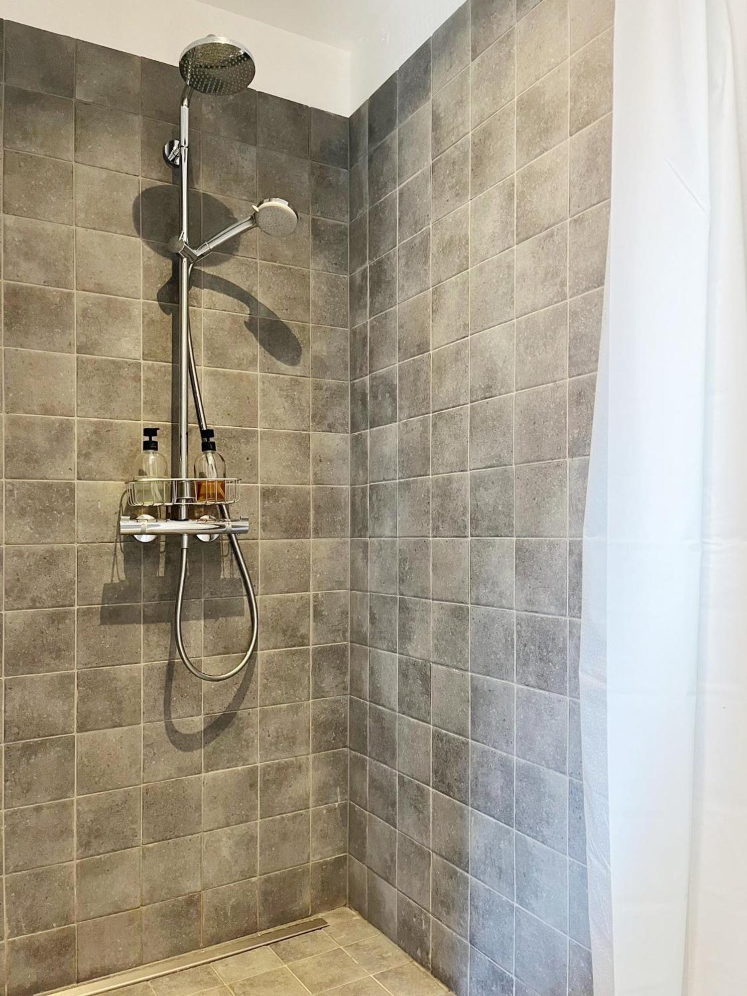 Trendy & Sunny Apartment In Гент Екстериор снимка