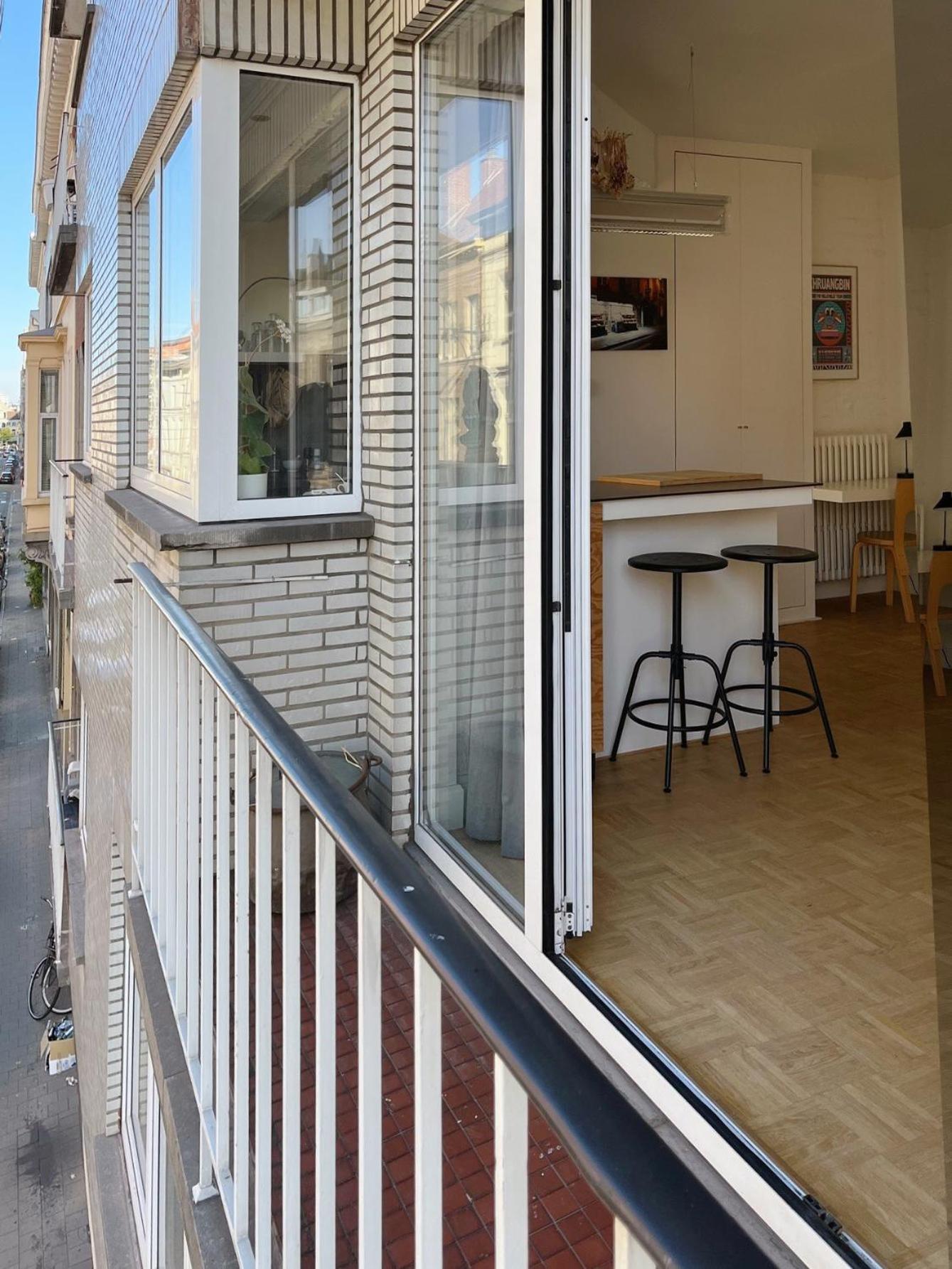 Trendy & Sunny Apartment In Гент Екстериор снимка