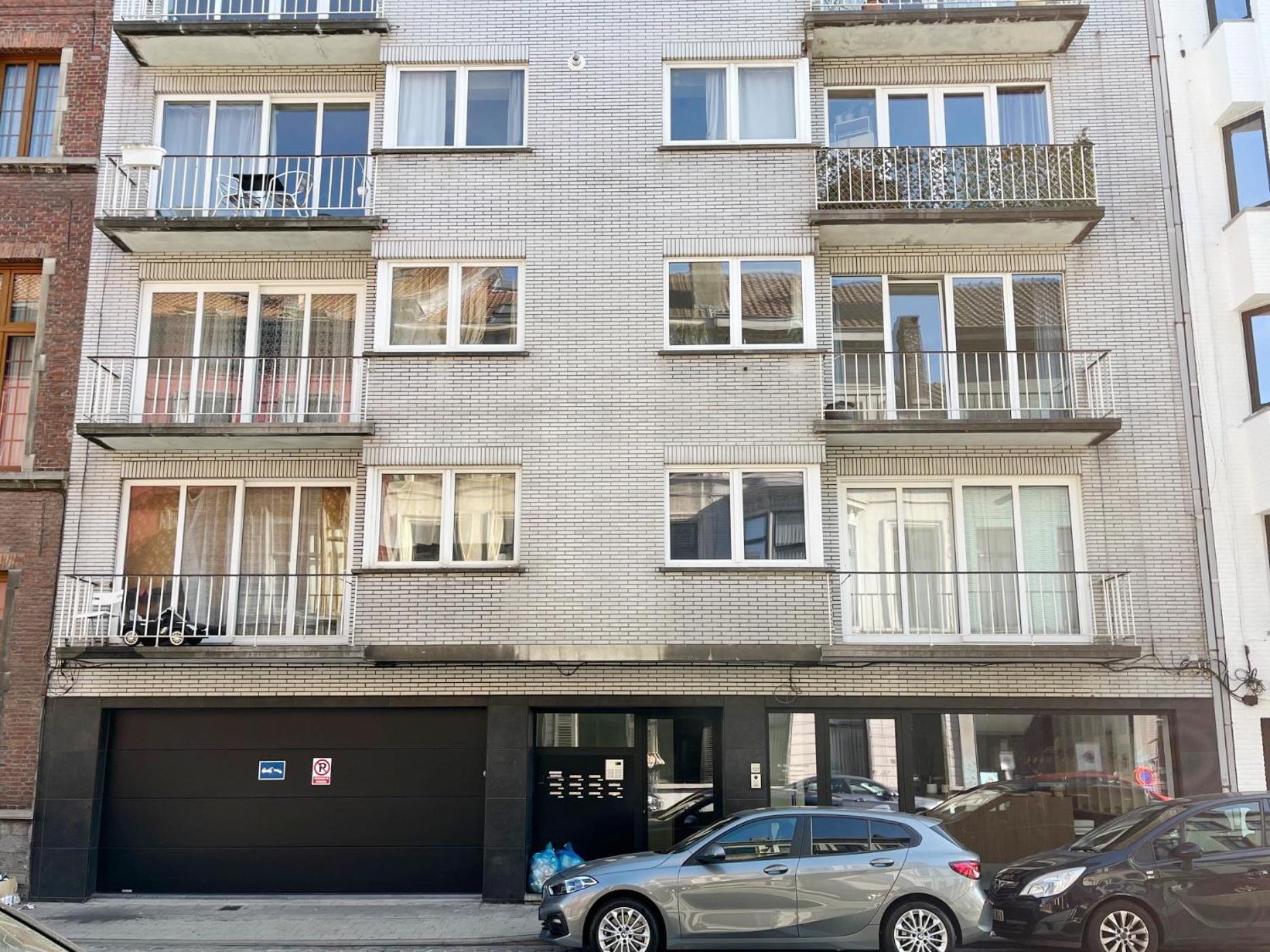 Trendy & Sunny Apartment In Гент Екстериор снимка