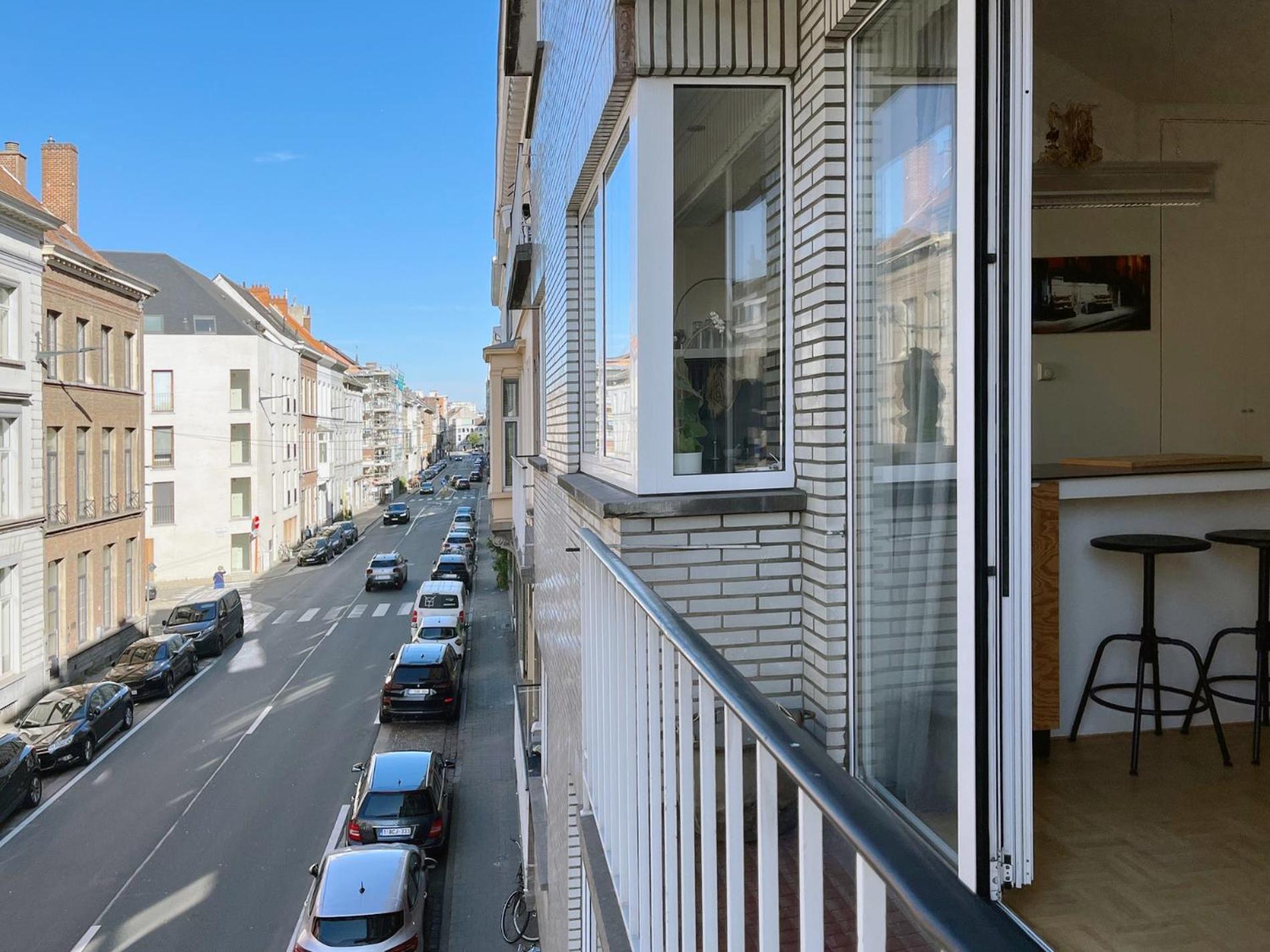 Trendy & Sunny Apartment In Гент Екстериор снимка